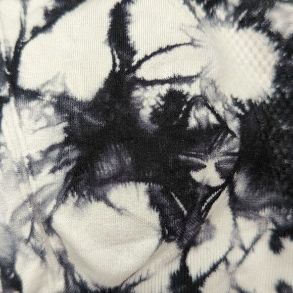 Fit Booty Tie Die Black White Sports Bra Criss-Cross Straps Medium - Picture 3 of 4